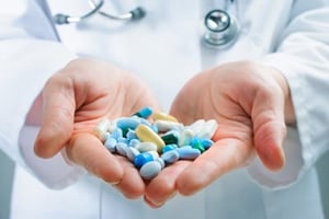 Pourquoi la pharmacovigilance devient plus indispensable pour médecins